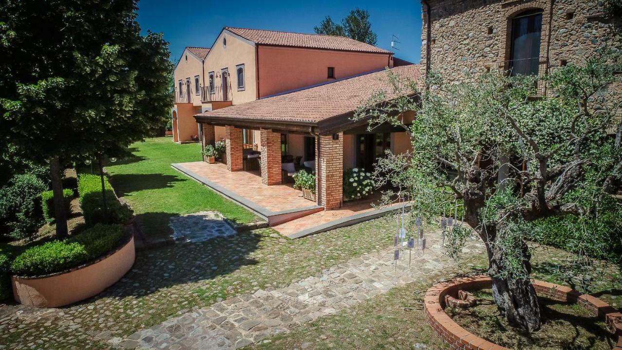 La Masseria Lolivia 세니스 외부 사진